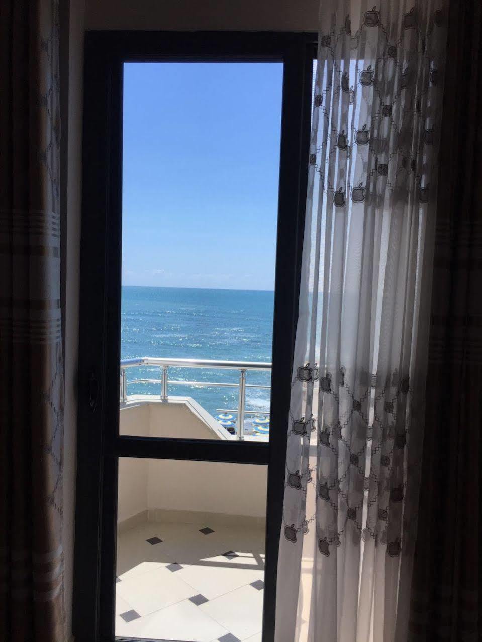 Hotel Ferrara Драч Екстериор снимка