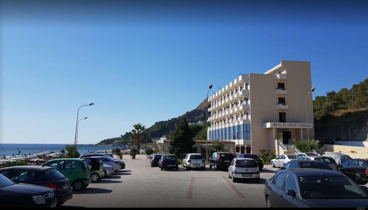 Hotel Ferrara Драч Екстериор снимка