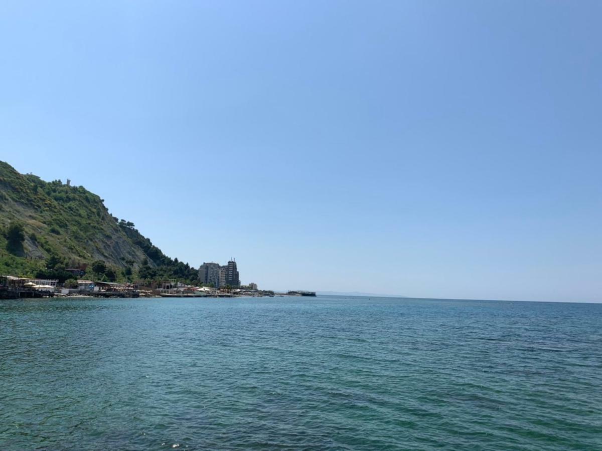 Hotel Ferrara Драч Екстериор снимка