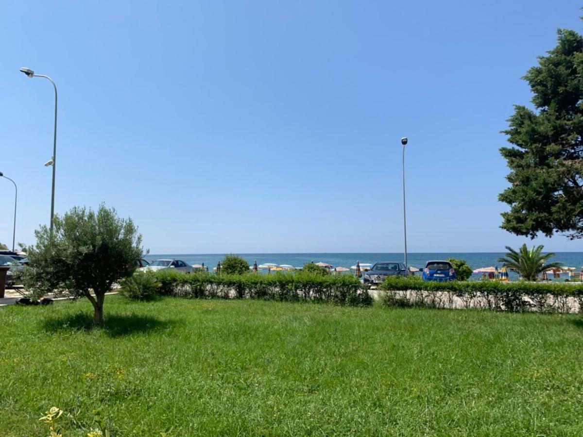 Hotel Ferrara Драч Екстериор снимка