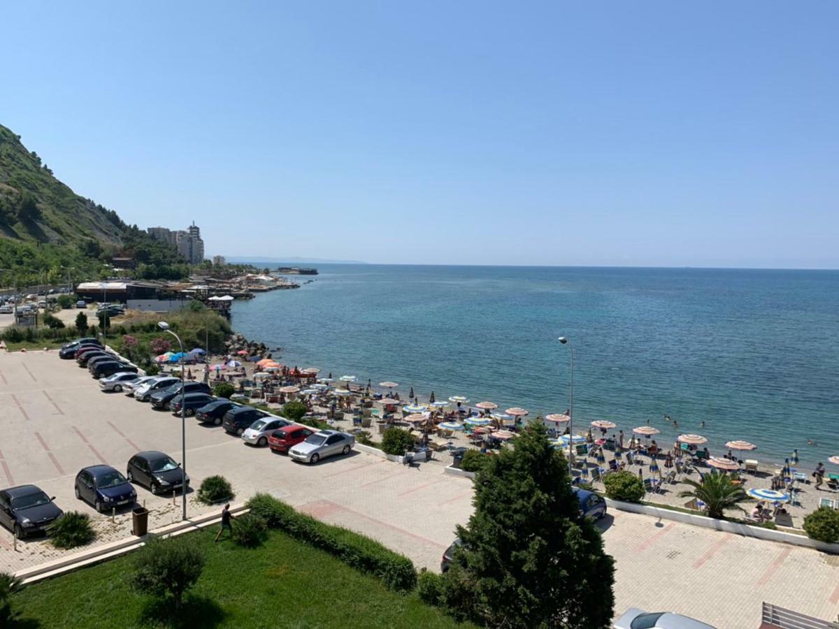 Hotel Ferrara Драч Екстериор снимка