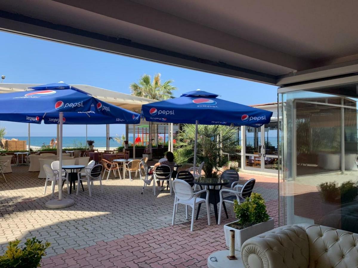 Hotel Ferrara Драч Екстериор снимка