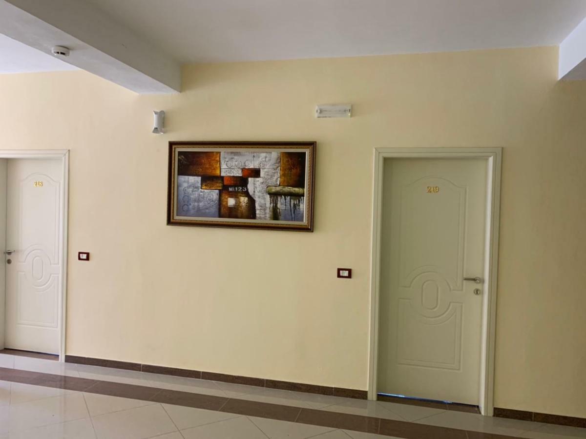 Hotel Ferrara Драч Екстериор снимка