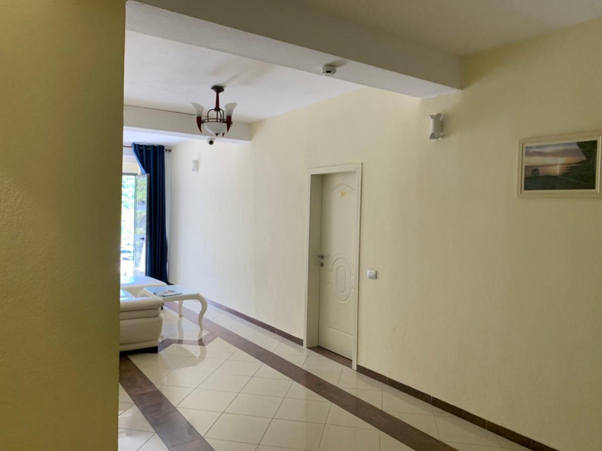 Hotel Ferrara Драч Екстериор снимка