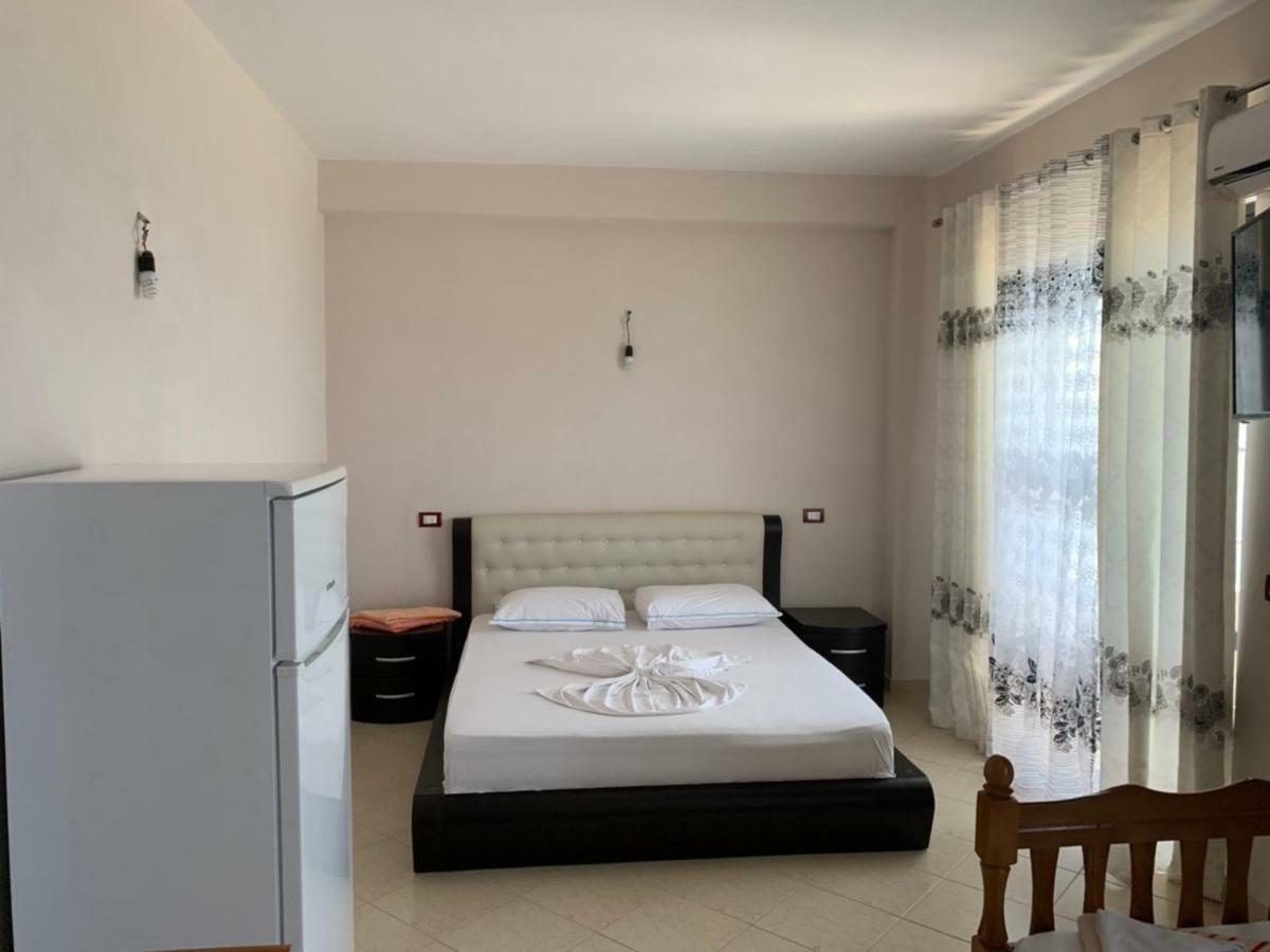 Hotel Ferrara Драч Екстериор снимка