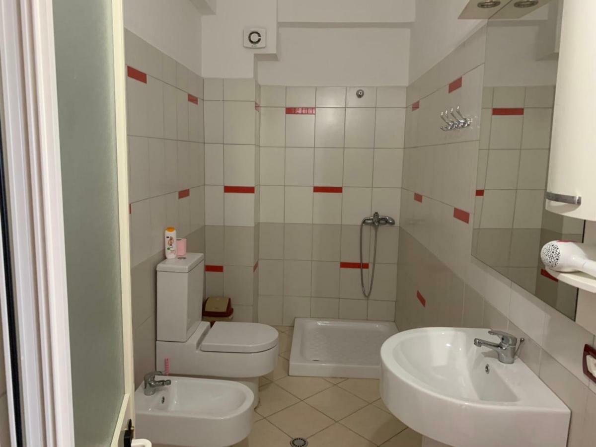 Hotel Ferrara Драч Екстериор снимка