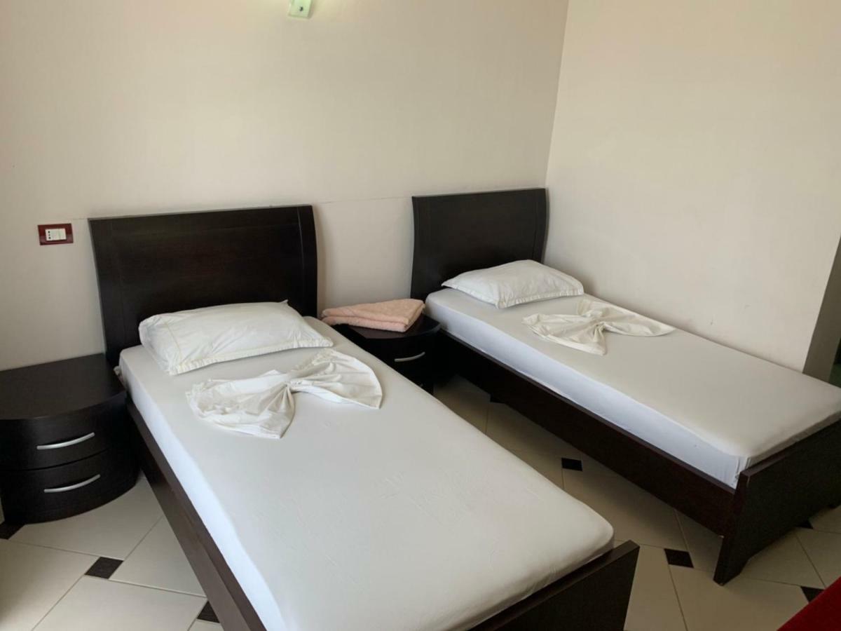 Hotel Ferrara Драч Екстериор снимка