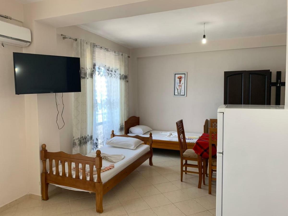 Hotel Ferrara Драч Екстериор снимка