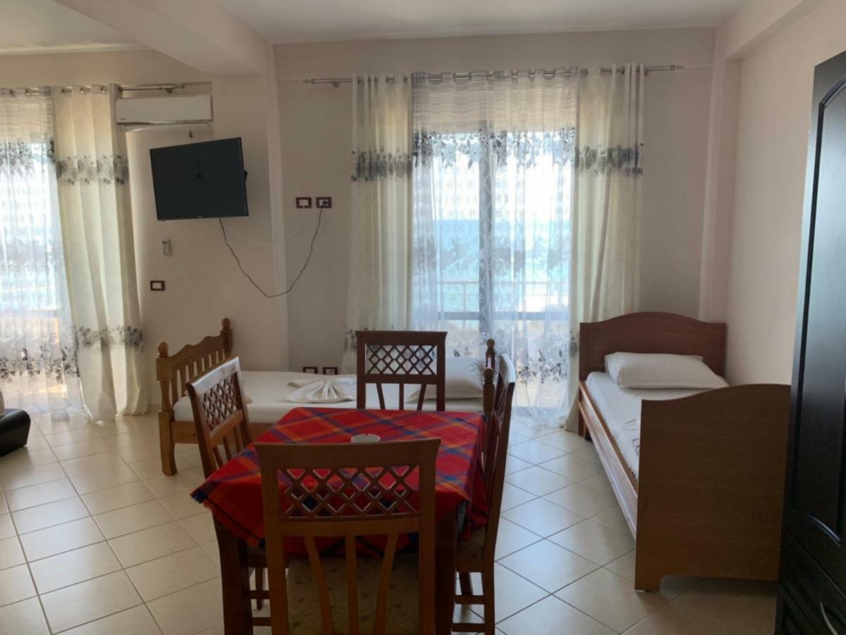Hotel Ferrara Драч Екстериор снимка