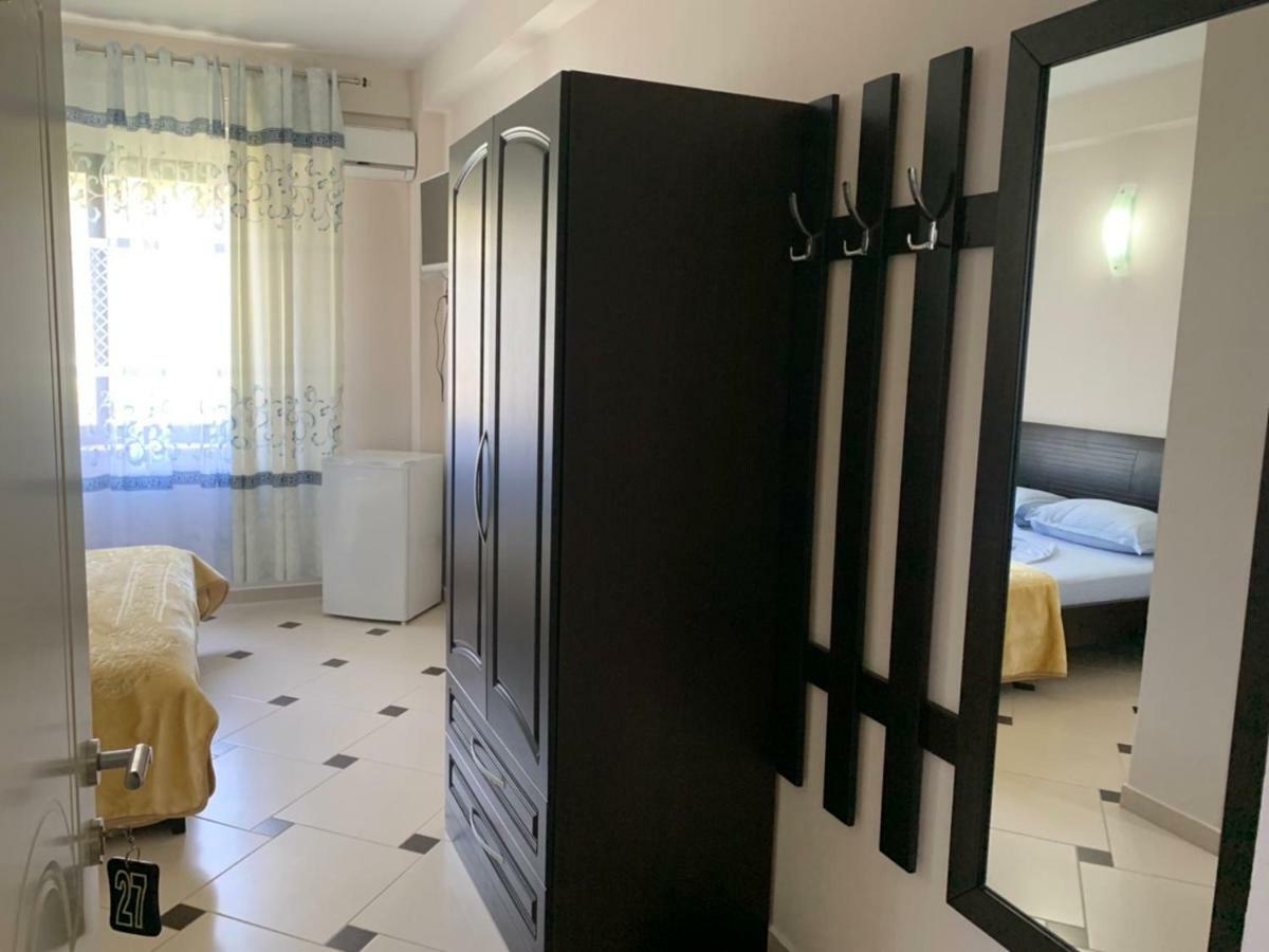 Hotel Ferrara Драч Екстериор снимка