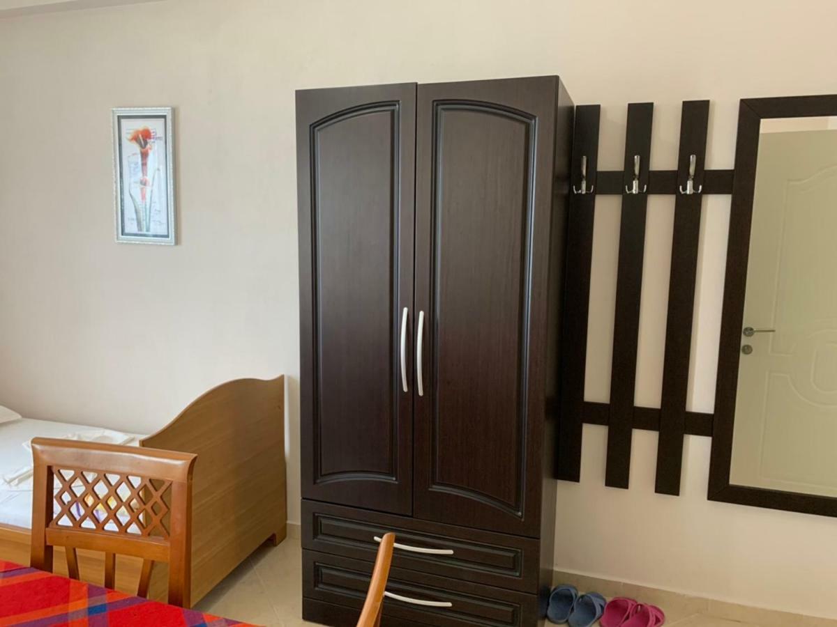 Hotel Ferrara Драч Екстериор снимка