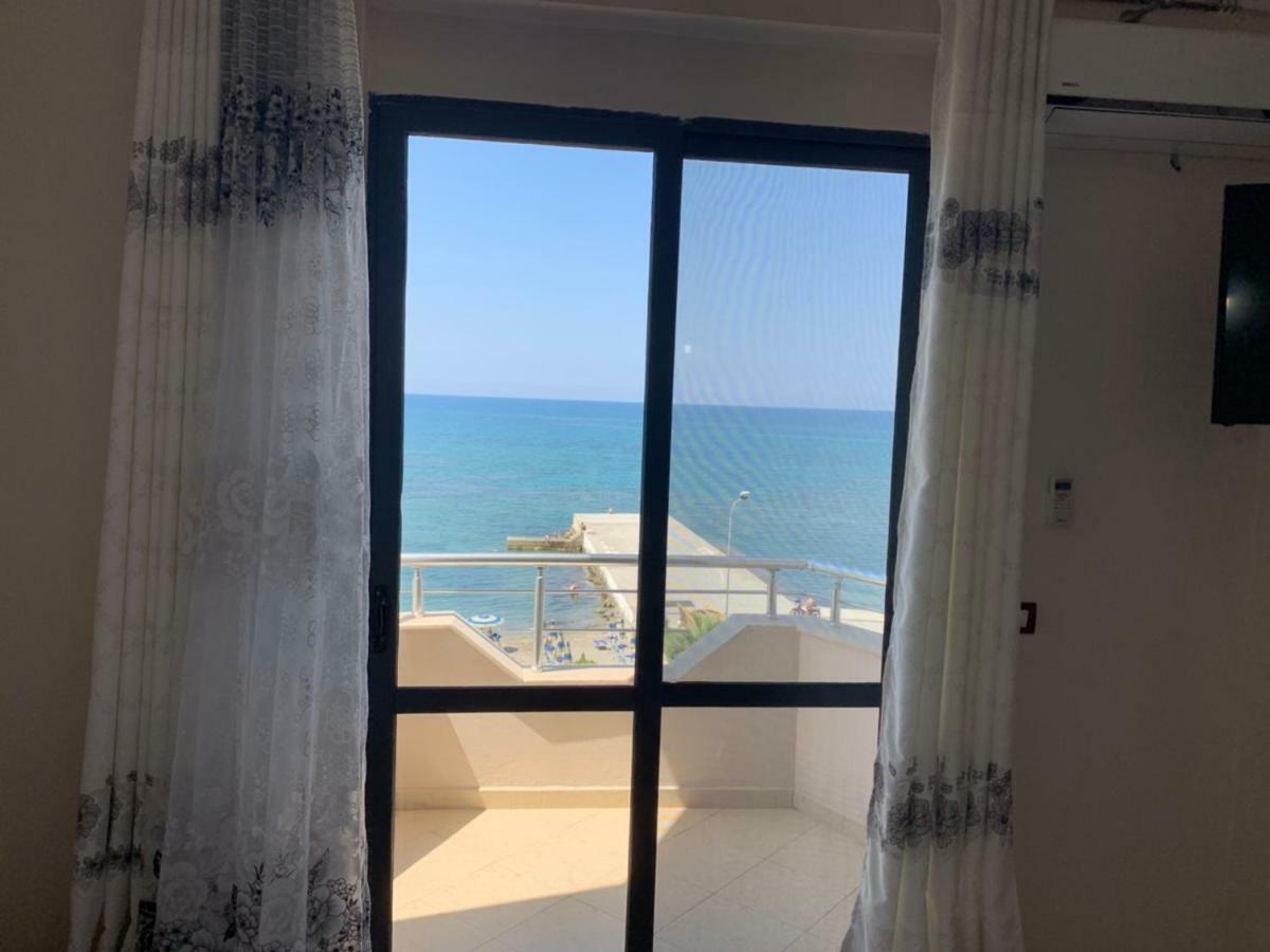 Hotel Ferrara Драч Екстериор снимка